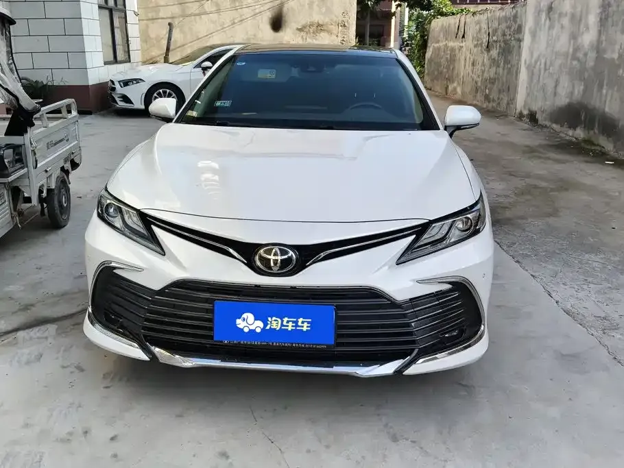 Toyota Camry — фото 5