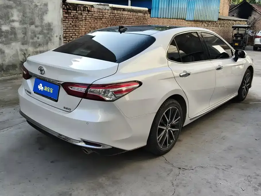 Toyota Camry — фото 7