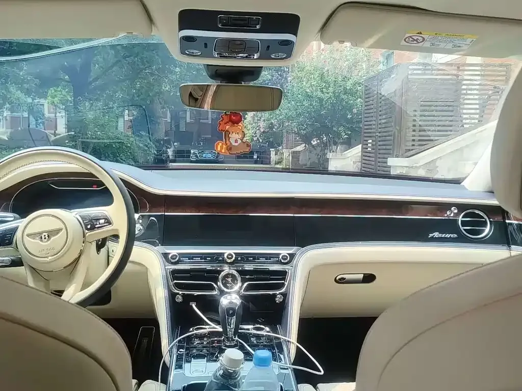 Bentley Flying Spur — фото 3
