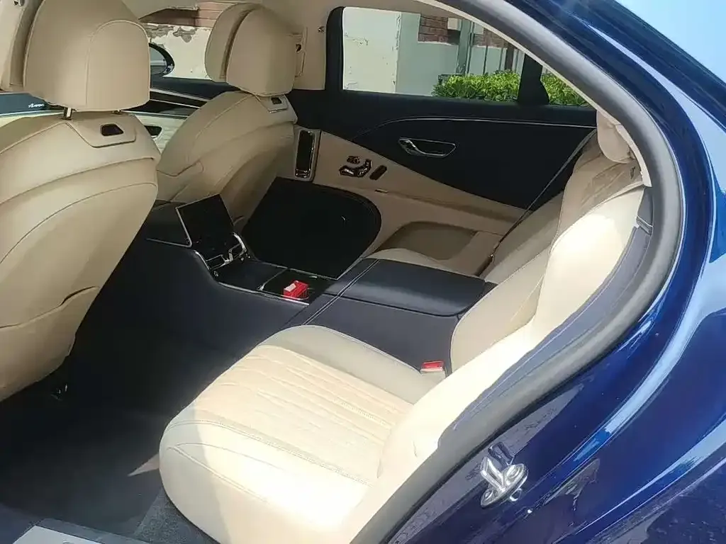 Bentley Flying Spur — фото 2