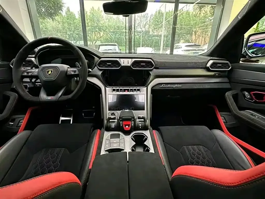 Lamborghini Urus — фото 10