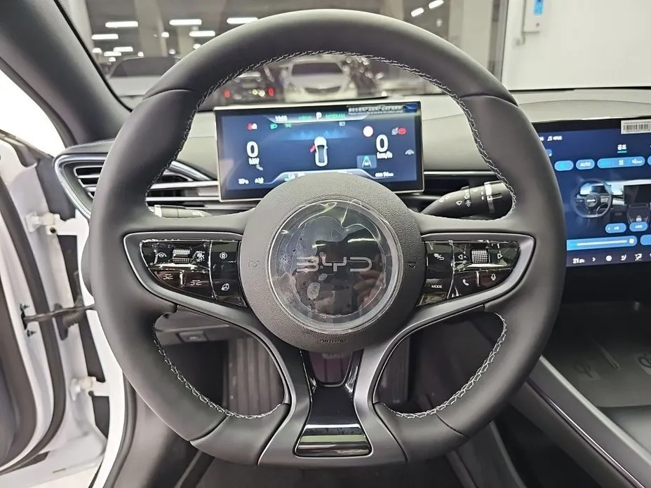 BYD Seal — фото 7
