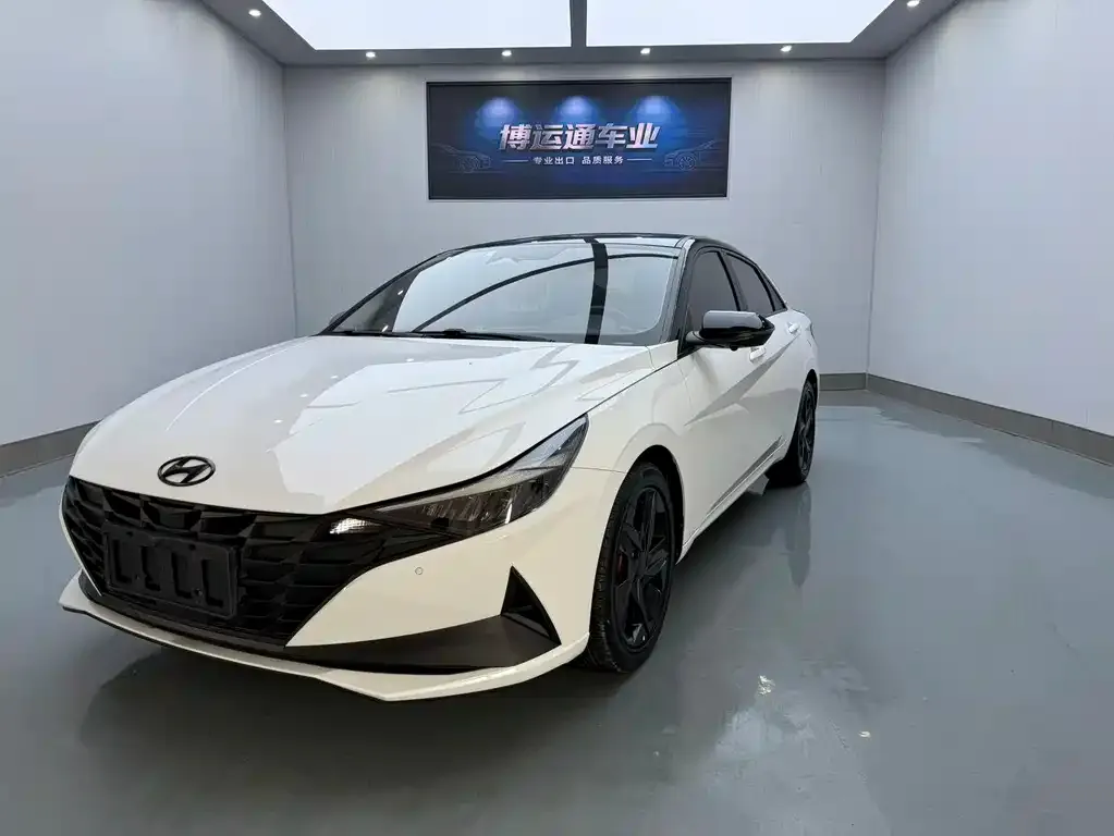 Hyundai Elantra — фото 1