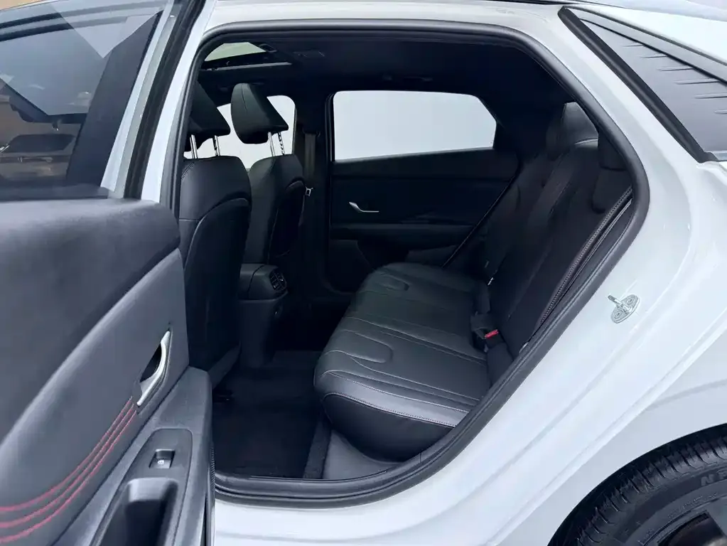 Hyundai Elantra — фото 4