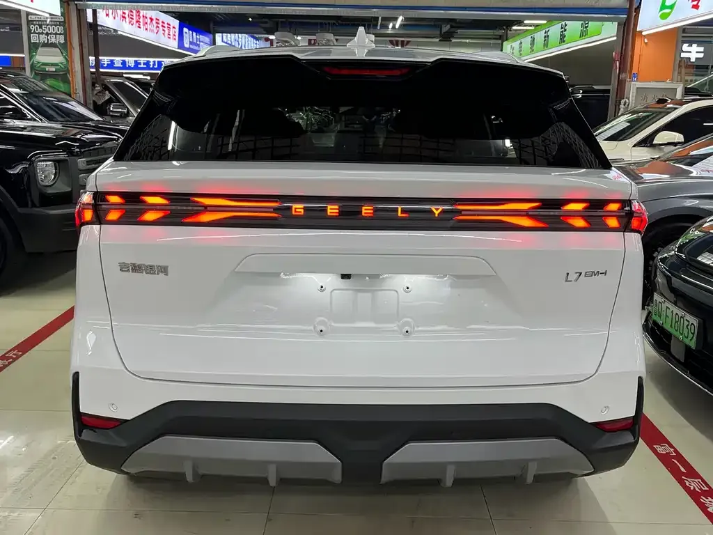 Geely Galaxy L7 — фото 10