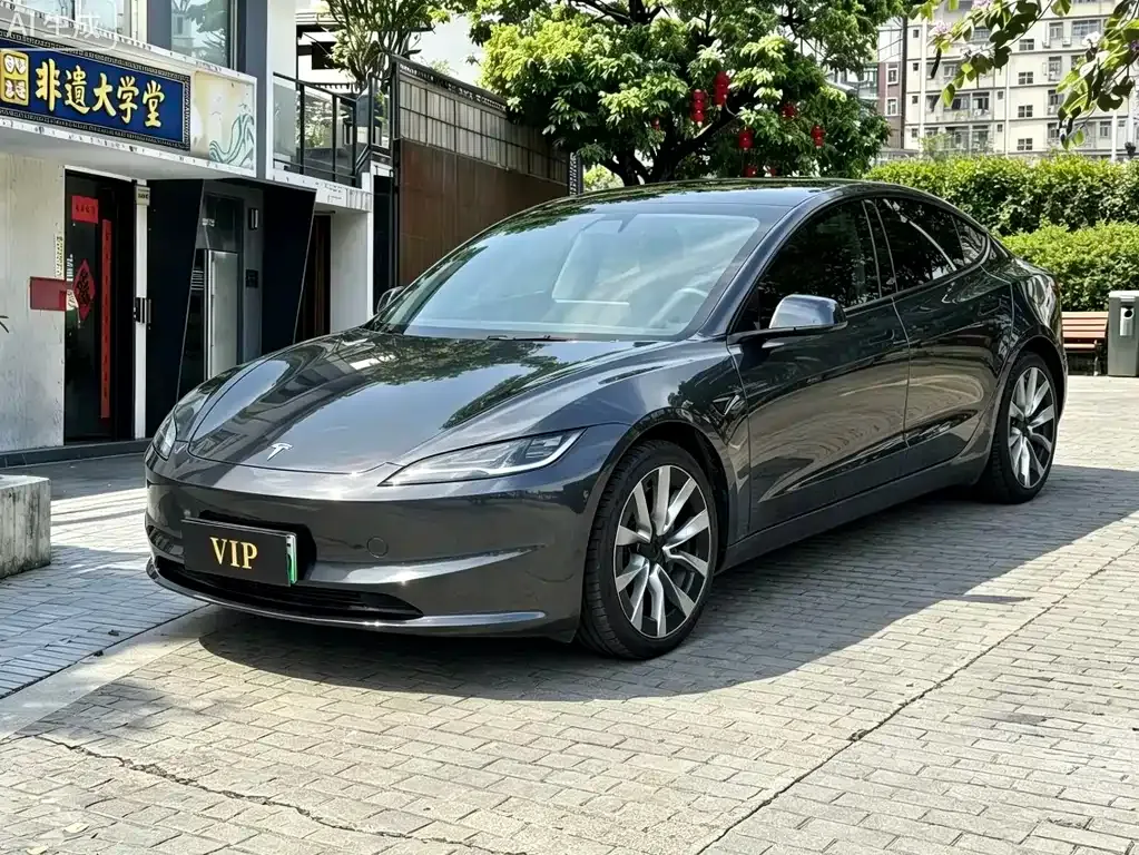 Tesla Model 3 — фото 1