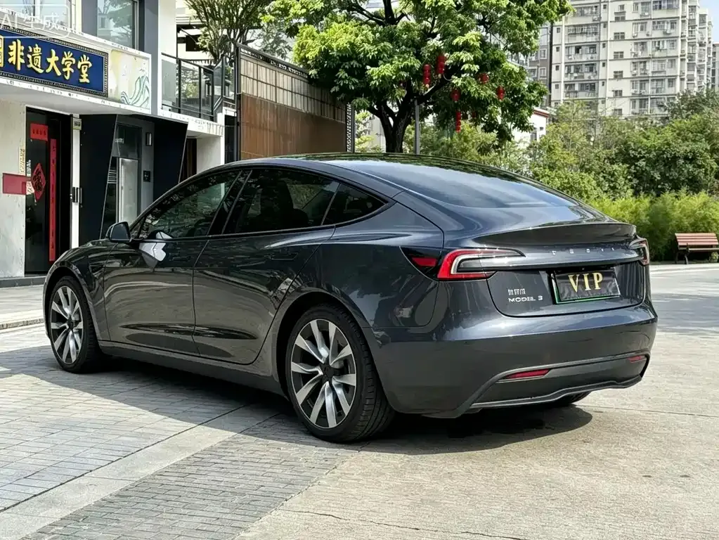 Tesla Model 3 — фото 3