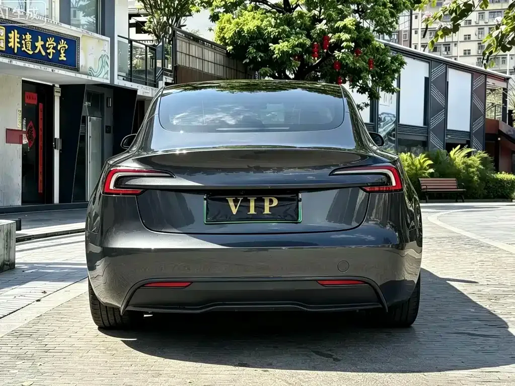 Tesla Model 3 — фото 2