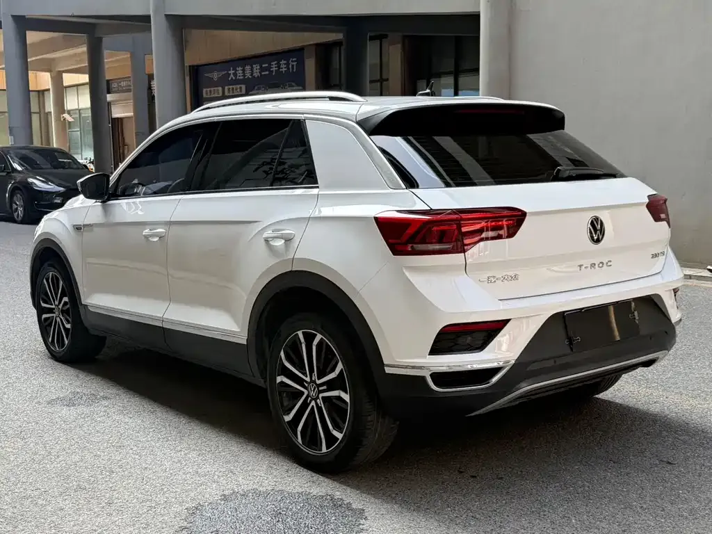 Volkswagen T-Roc — фото 6
