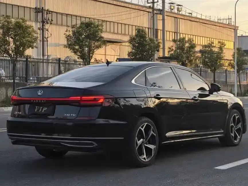 Volkswagen Passat — фото 6