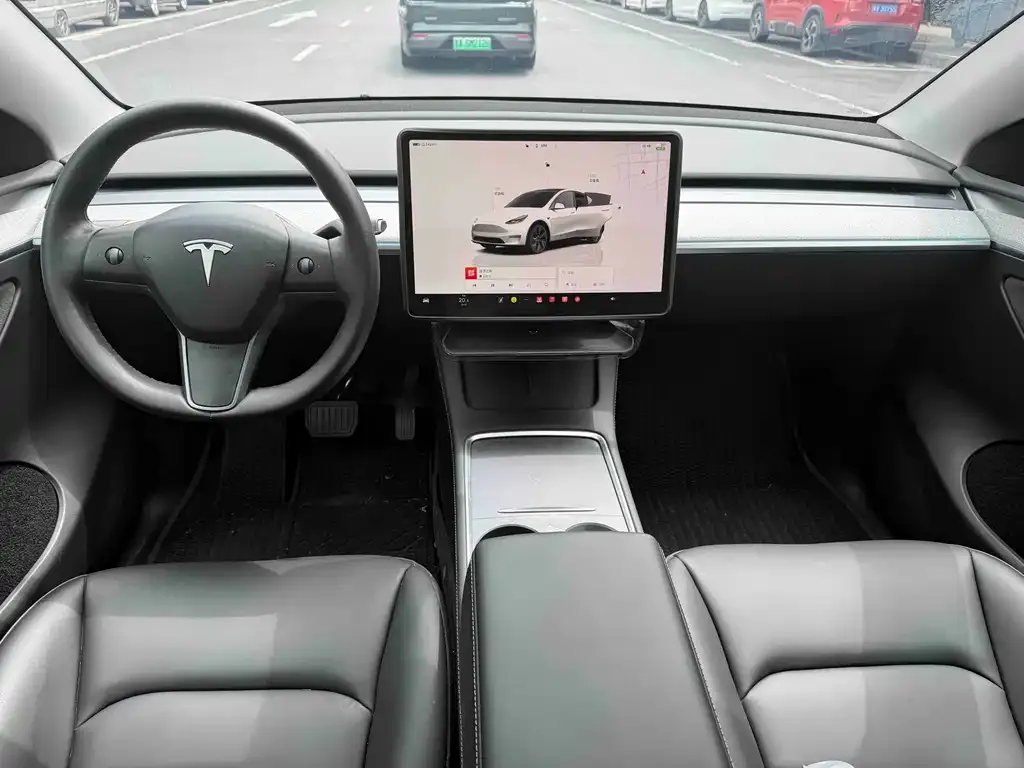 Tesla Model Y — фото 6