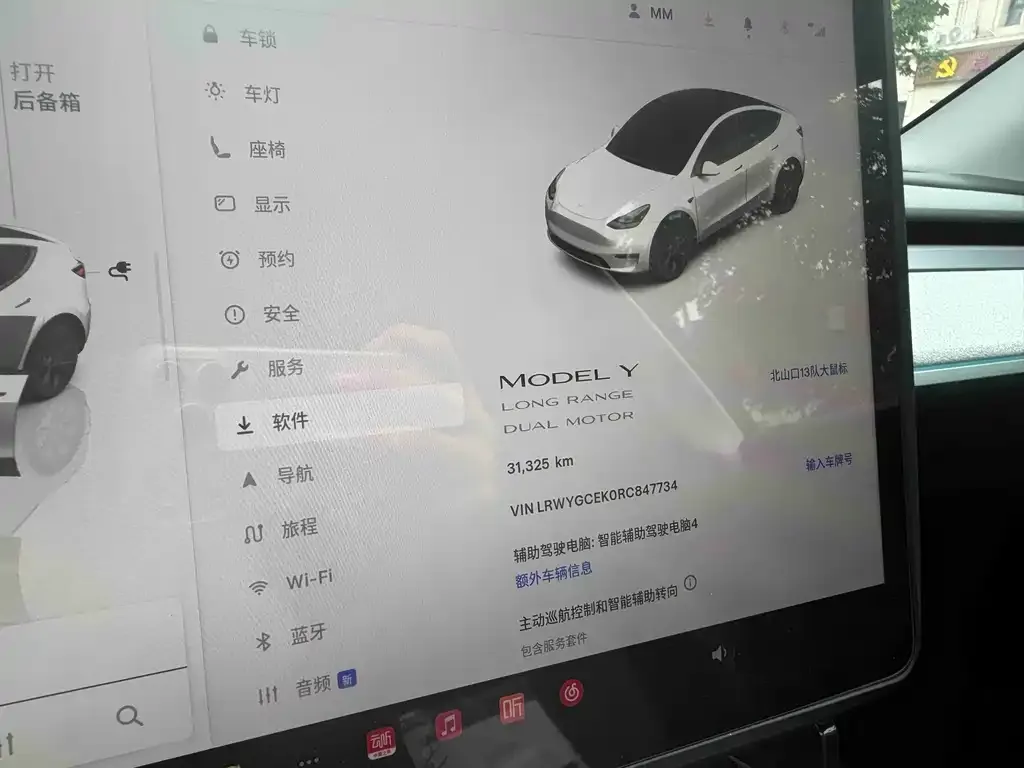 Tesla Model Y — фото 10