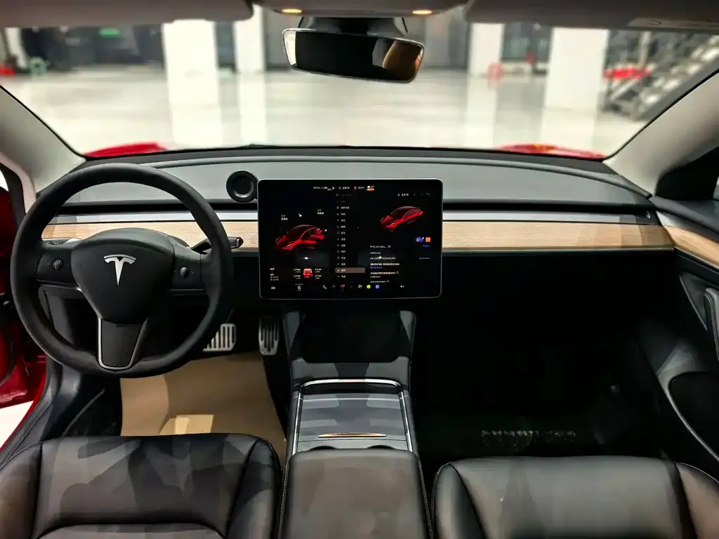 Tesla Model 3 — фото 5