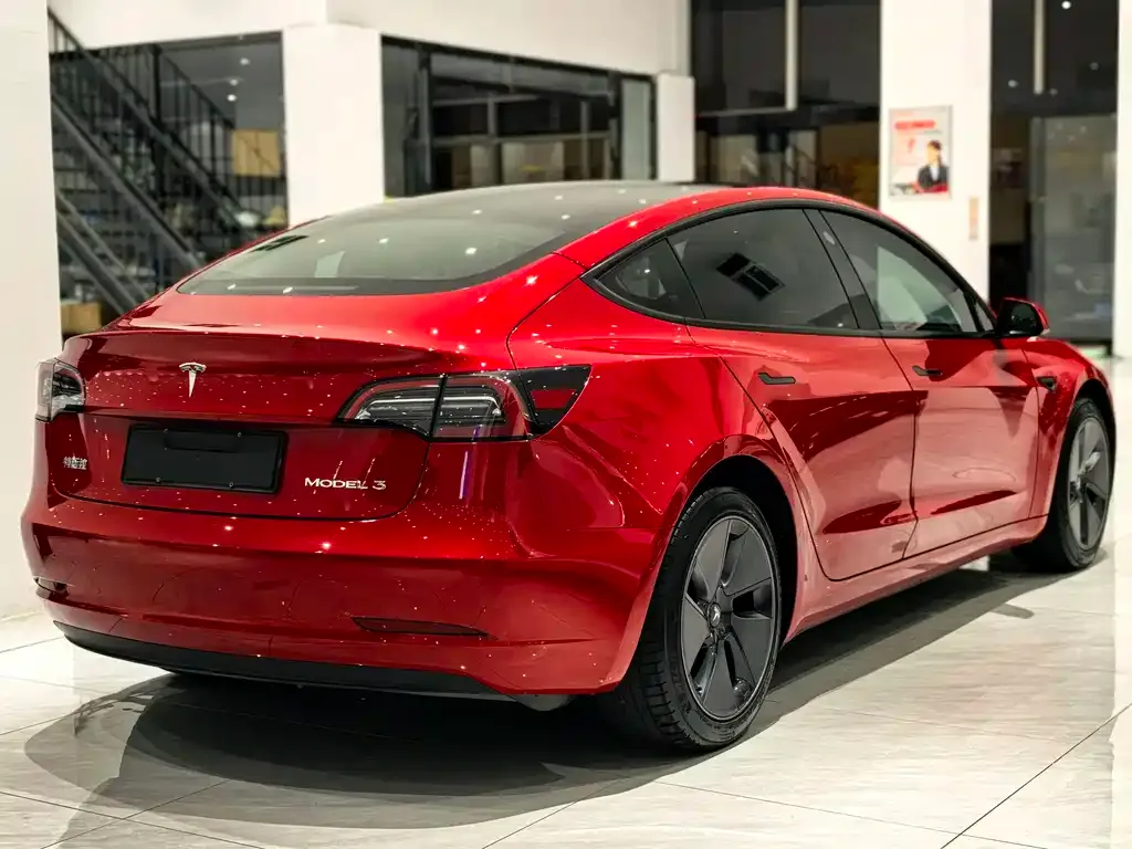 Tesla Model 3 — фото 8