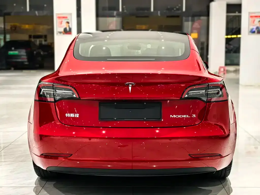 Tesla Model 3 — фото 7