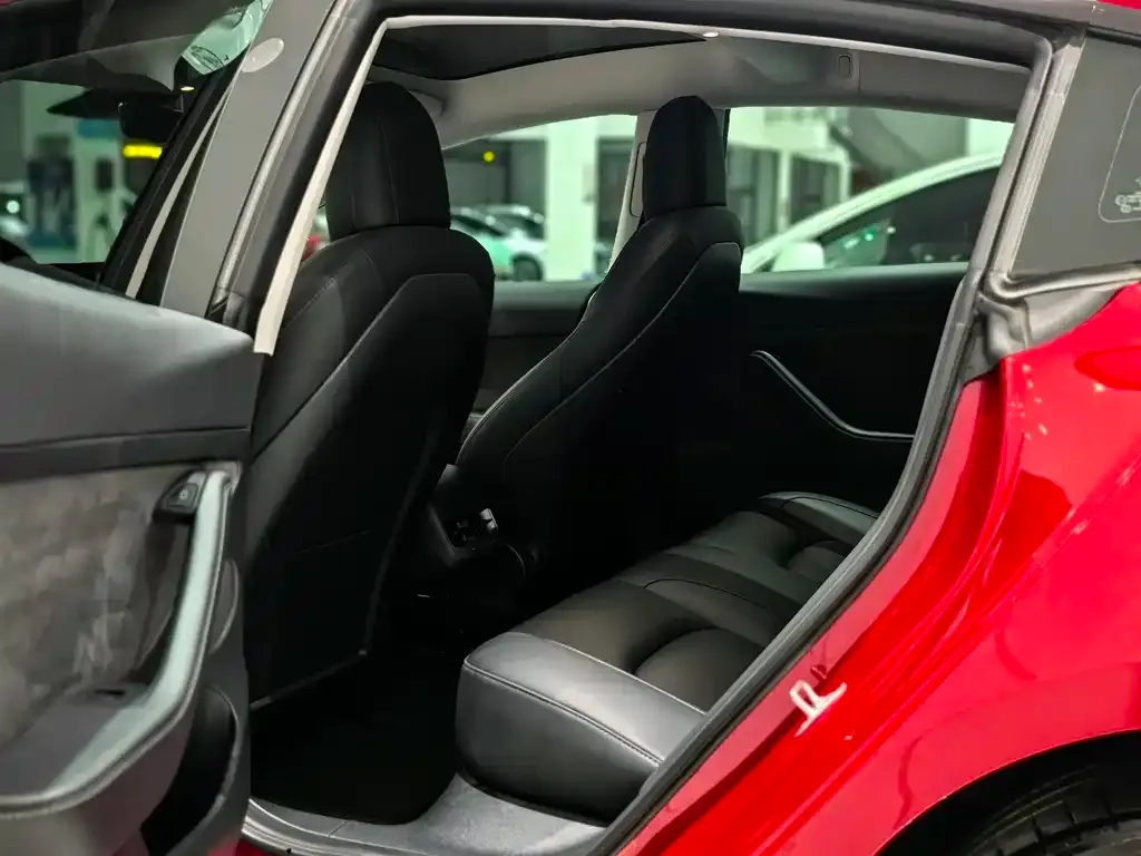 Tesla Model 3 — фото 4