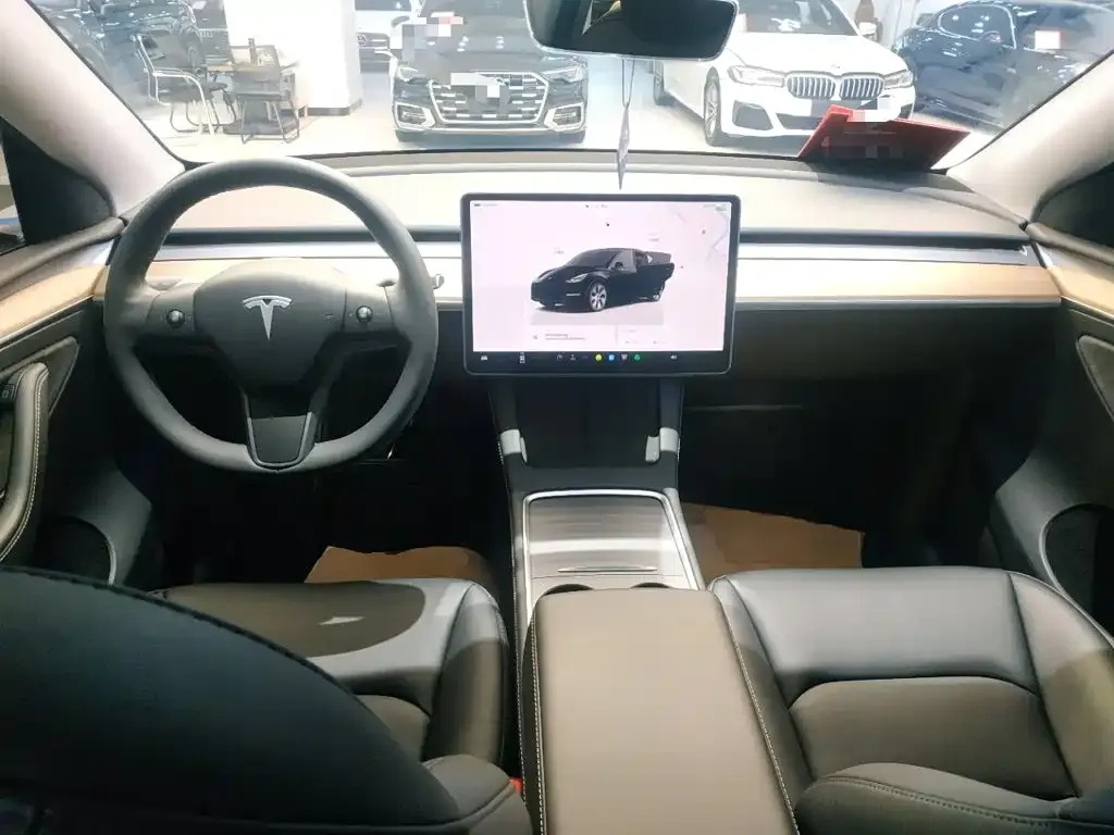 Tesla Model Y — фото 5
