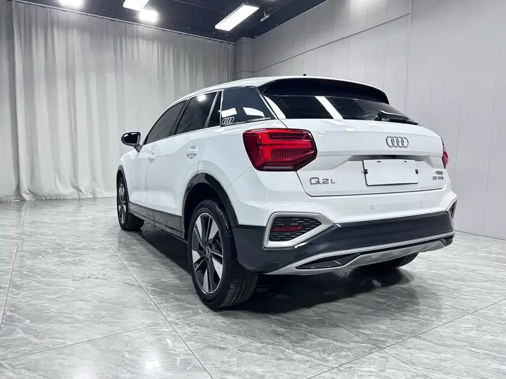 Audi Q2L — фото 4
