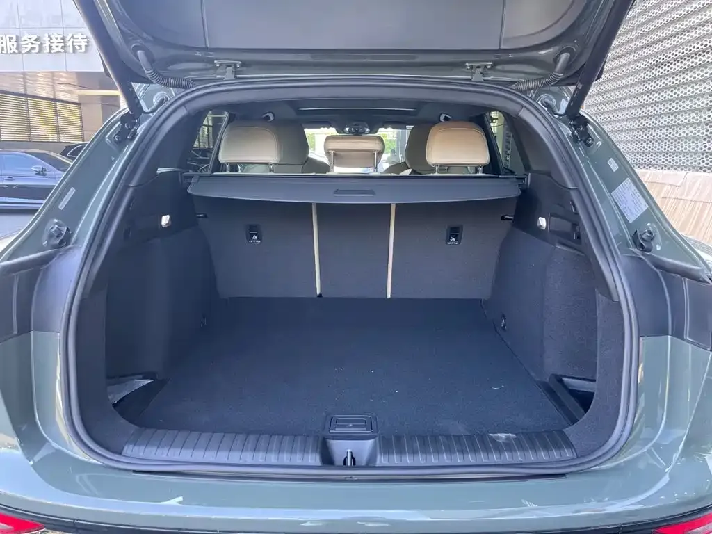 Audi Q6L e-tron — фото 9