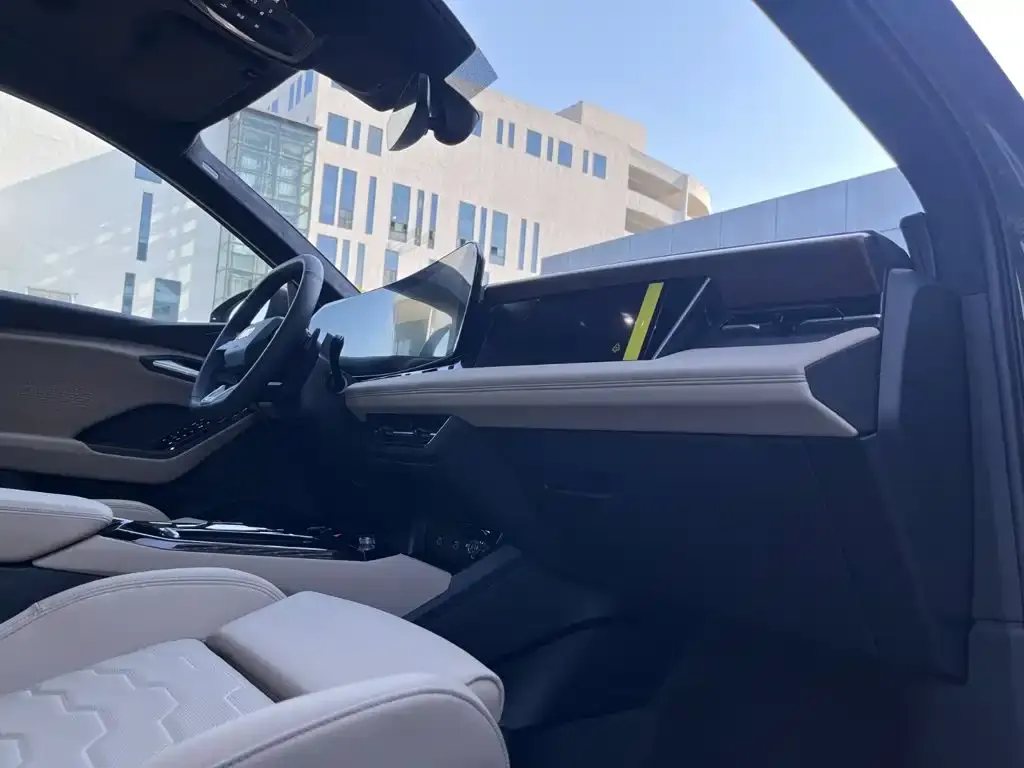 Audi Q6L e-tron — фото 2