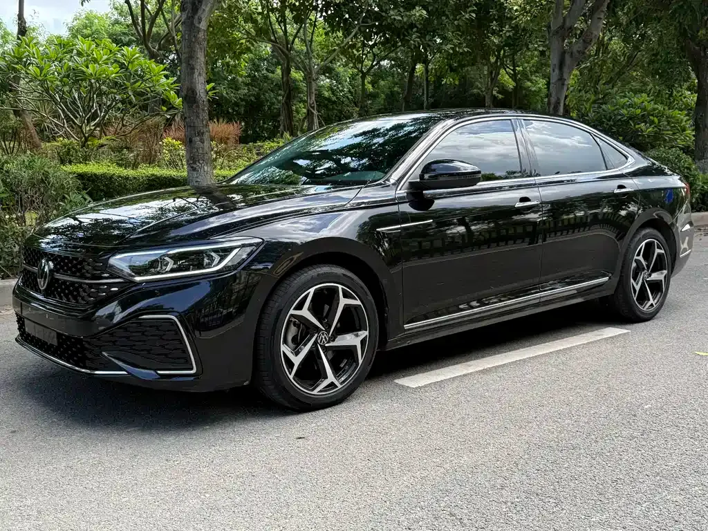 Volkswagen Passat — фото 1