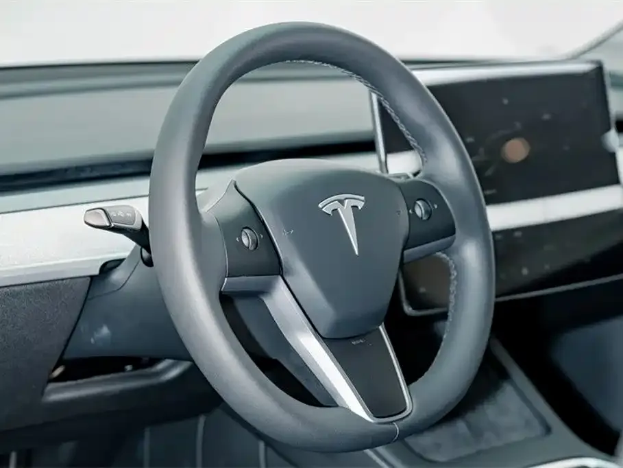 Tesla Model Y — фото 5