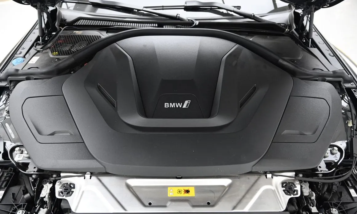 BMW i4 — фото 9
