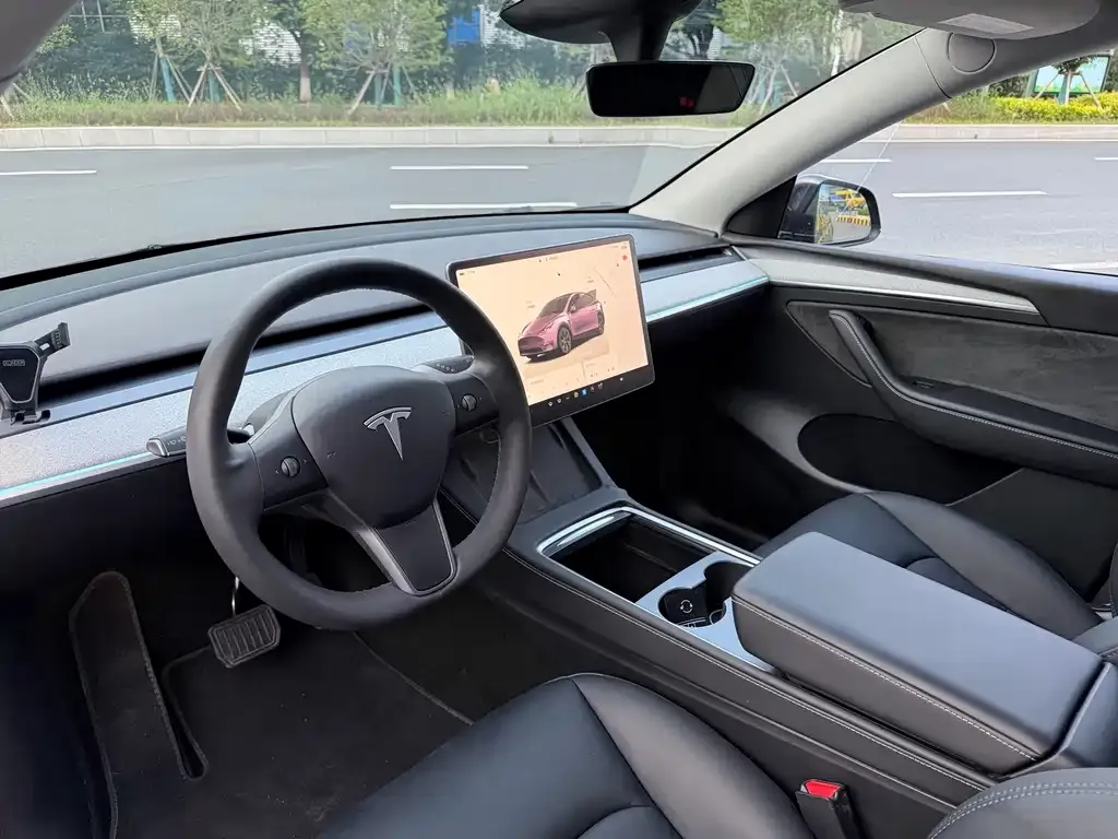Tesla Model Y — фото 4