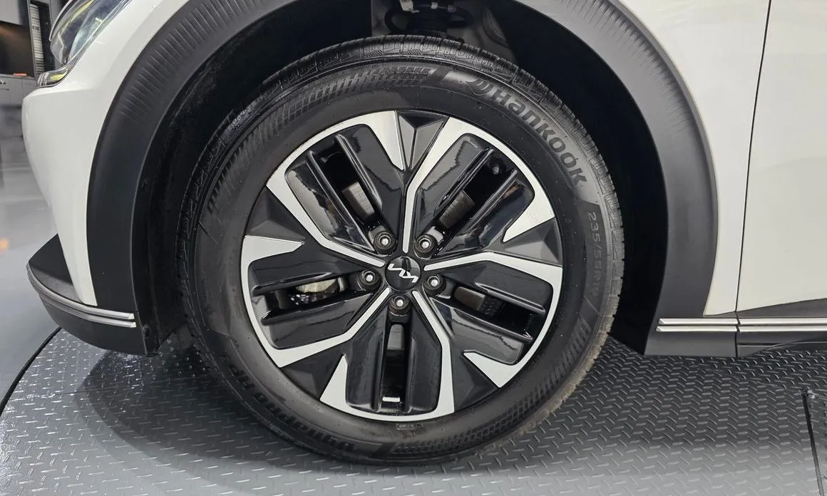 Kia EV6 — фото 10