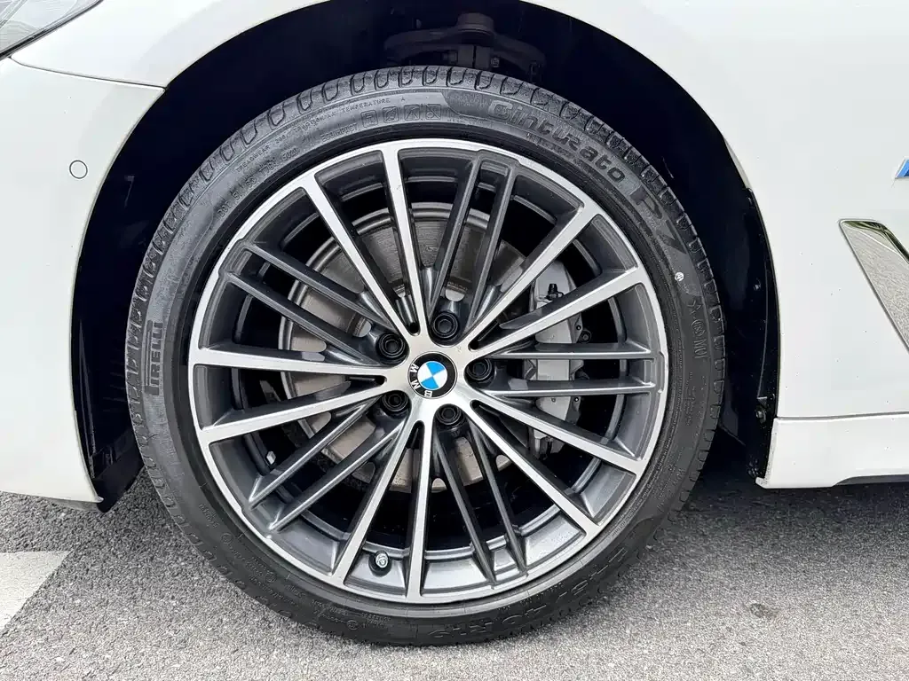 BMW 5 Series — фото 9