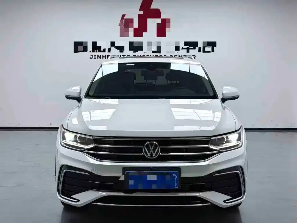 Volkswagen Tiguan L — фото 3