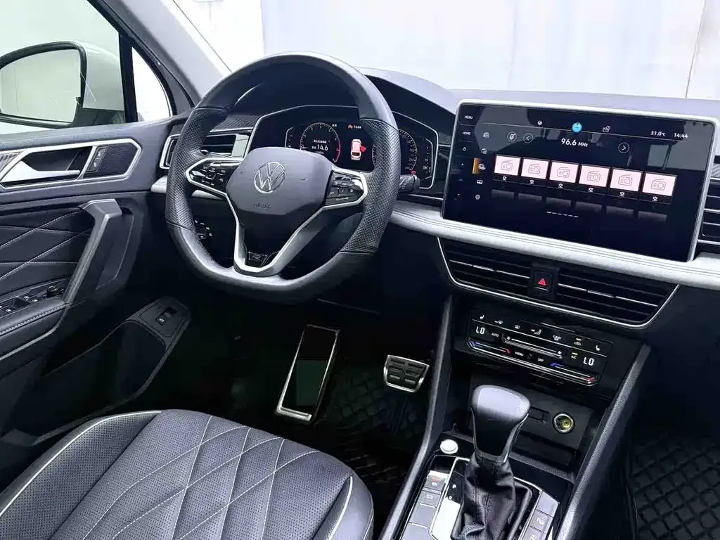 Volkswagen Tiguan L — фото 9