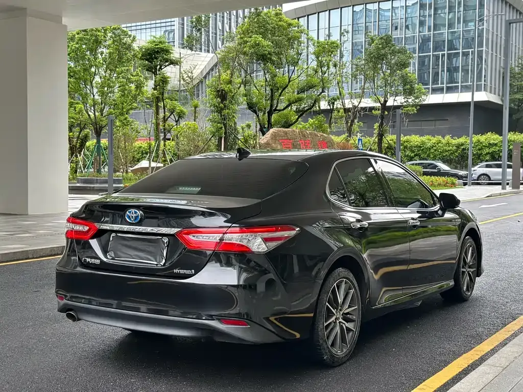 Toyota Camry — фото 7