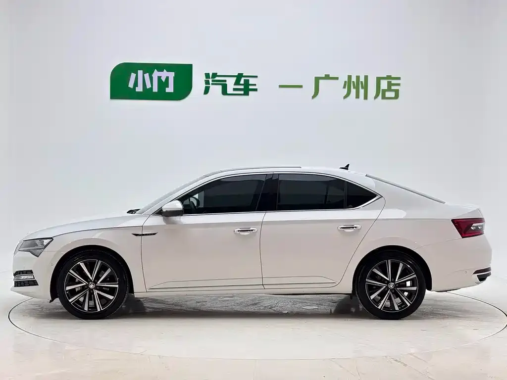 Skoda Superb — фото 3