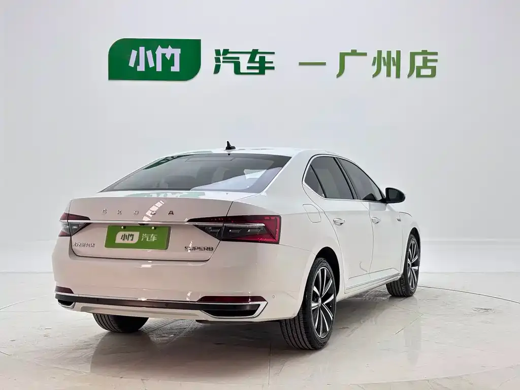 Skoda Superb — фото 7