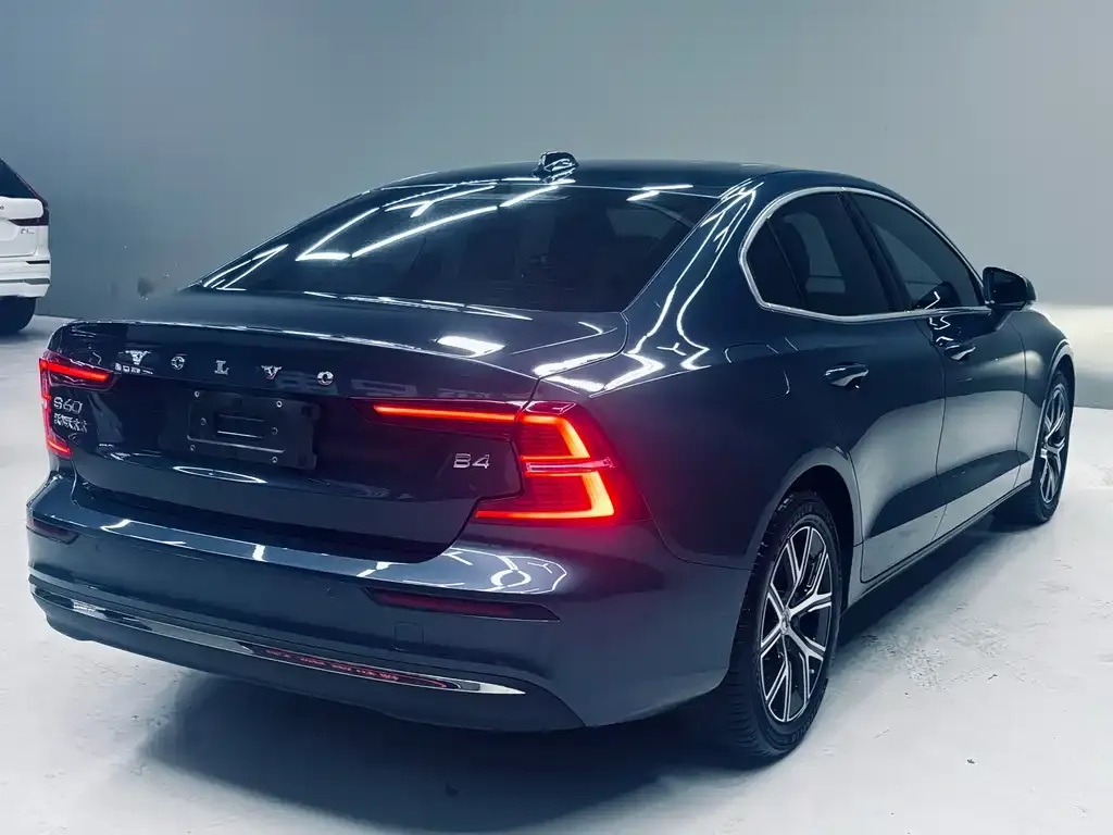 Volvo S60 — фото 6