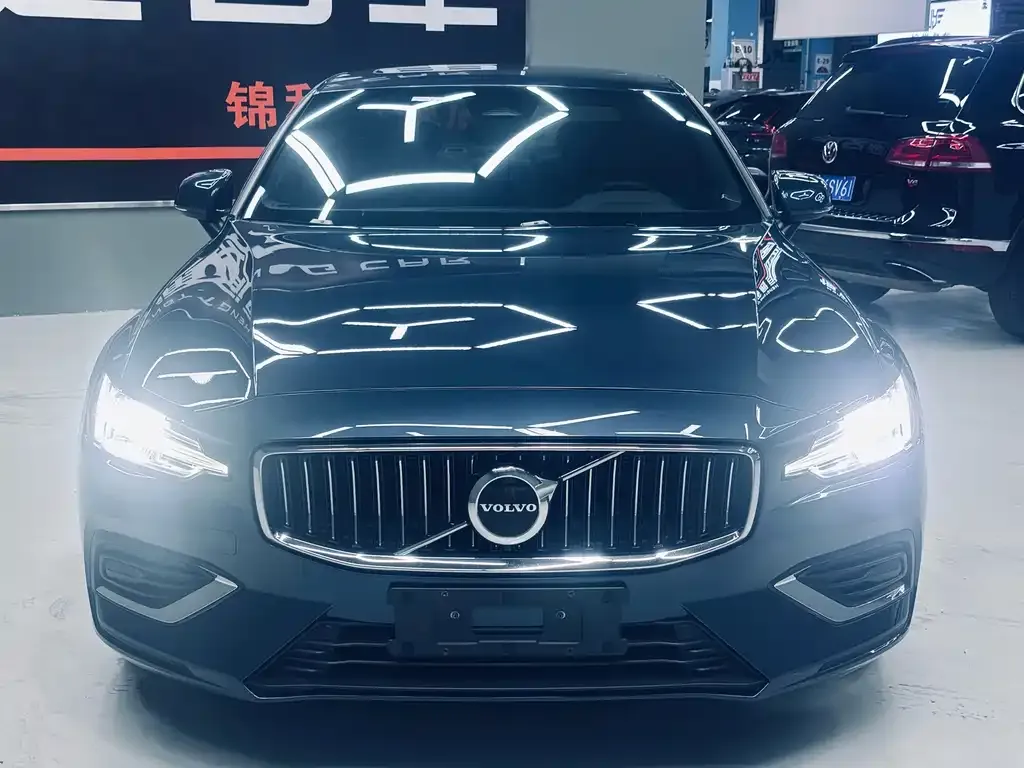 Volvo S60 — фото 10