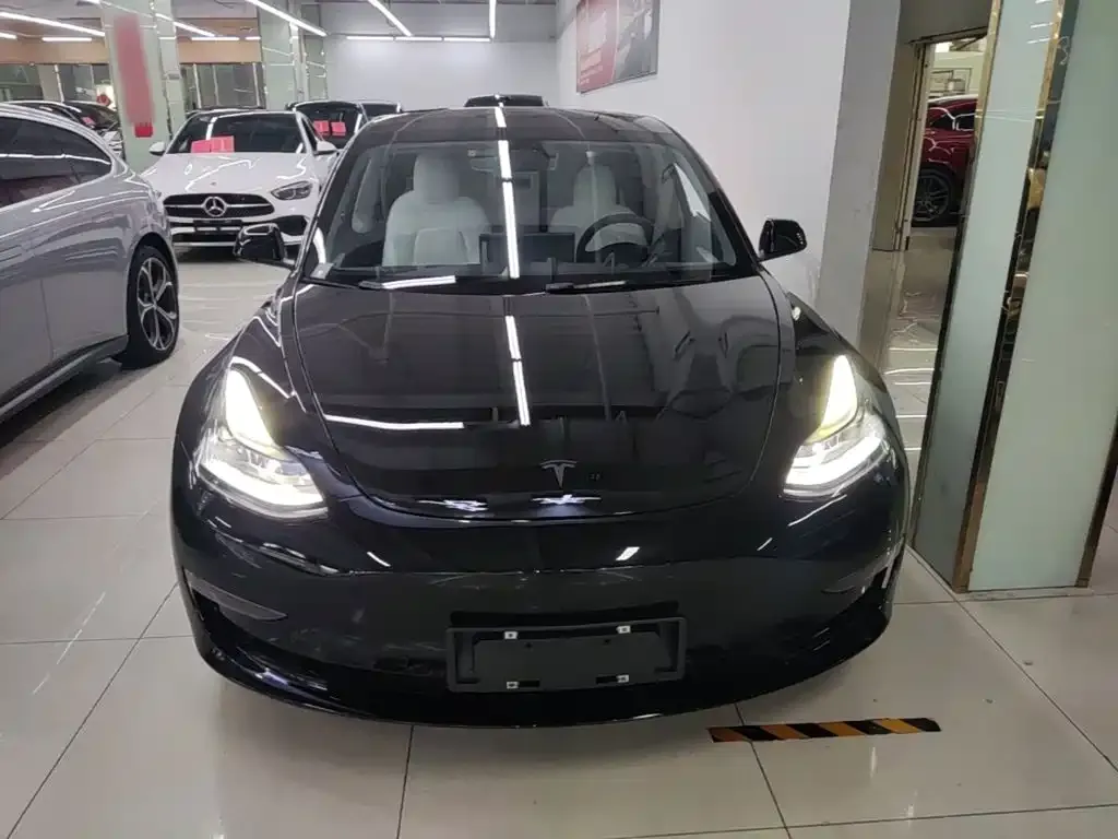 Tesla Model 3 — фото 4