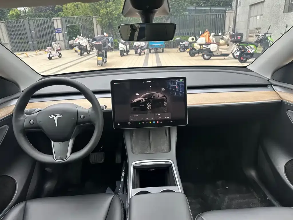 Tesla Model Y — фото 2