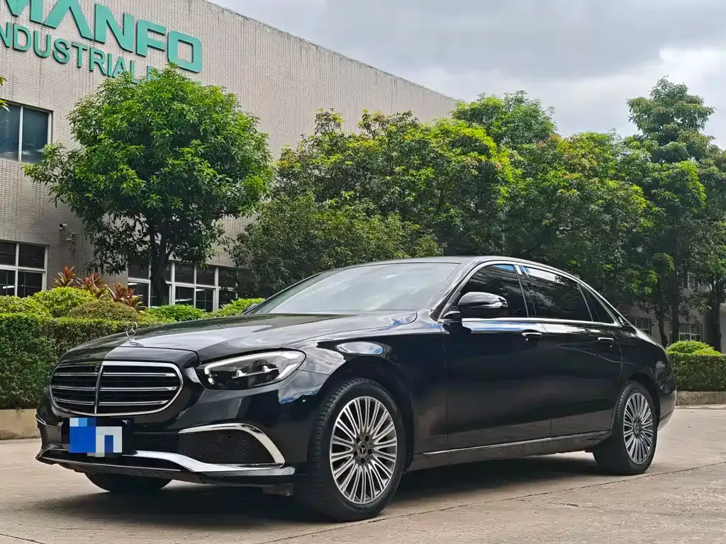 Mercedes-Benz E-Class — фото 1