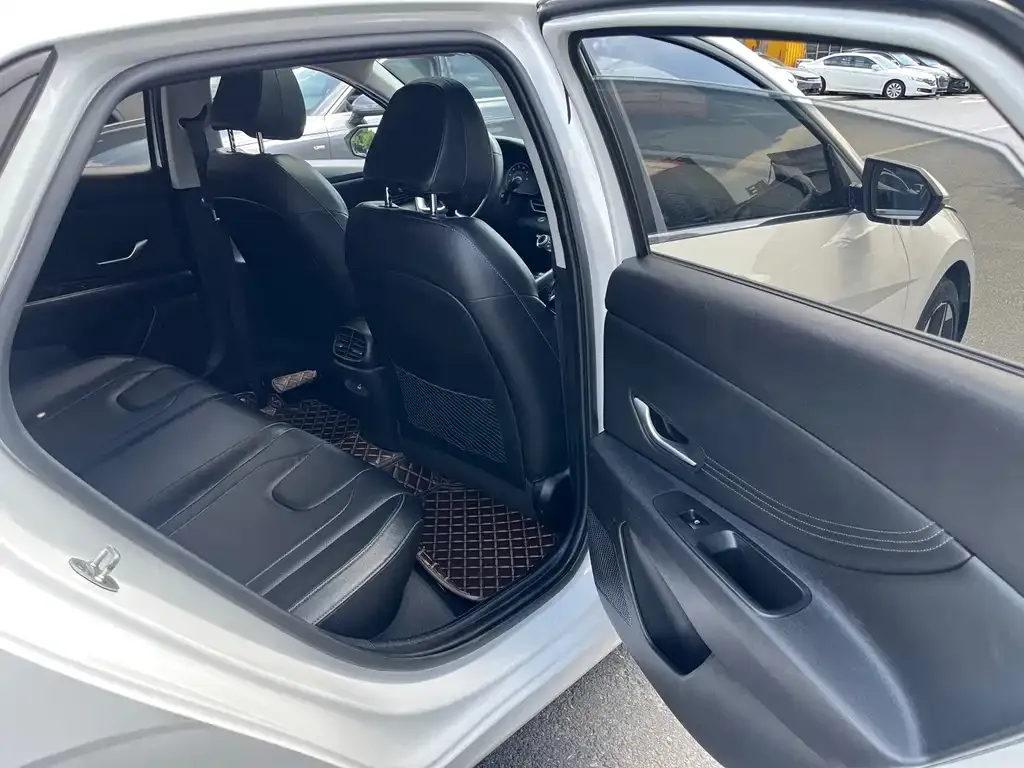 Hyundai Elantra — фото 3