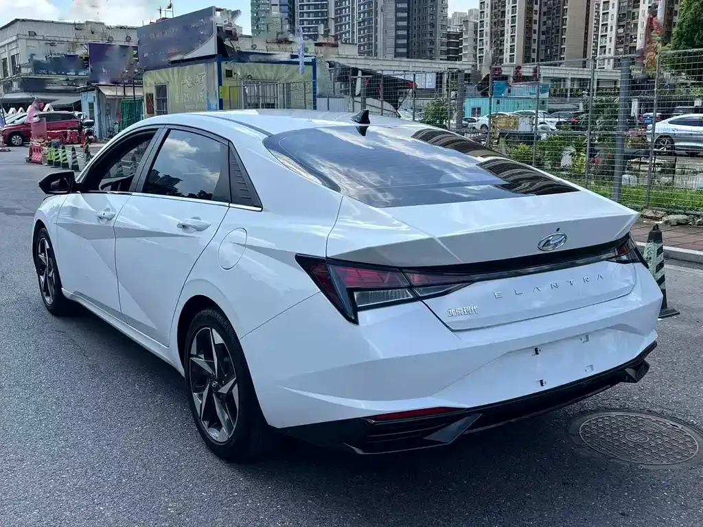 Hyundai Elantra — фото 7
