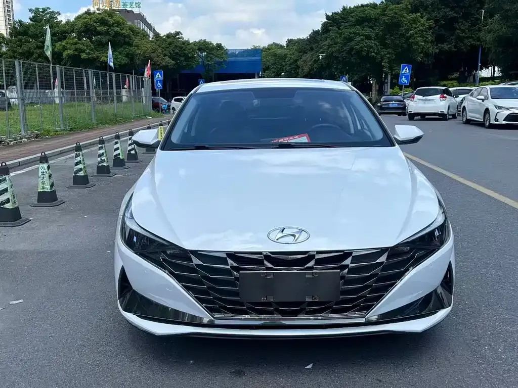 Hyundai Elantra — фото 5