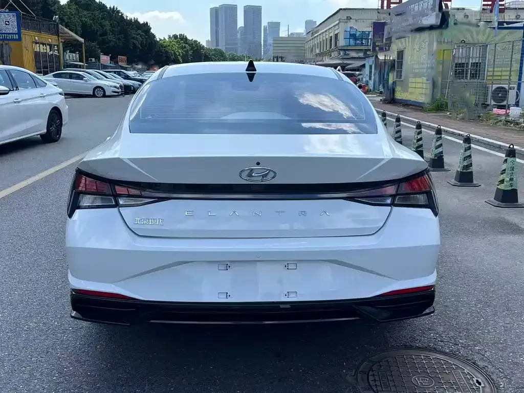 Hyundai Elantra — фото 8