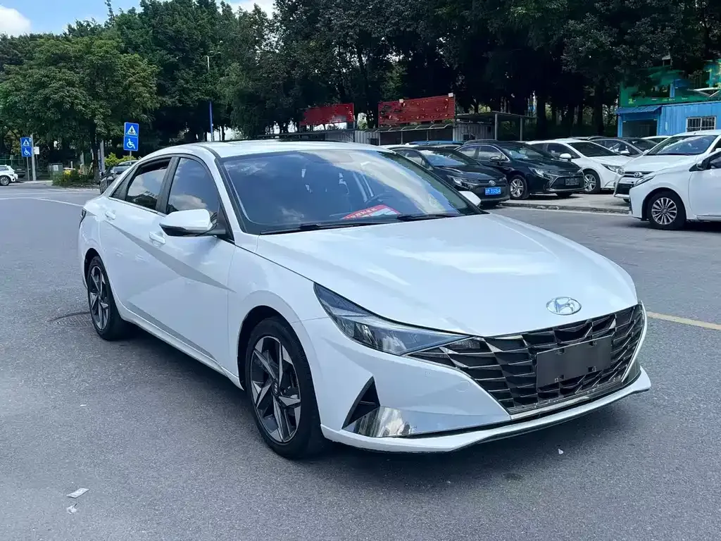 Hyundai Elantra — фото 10