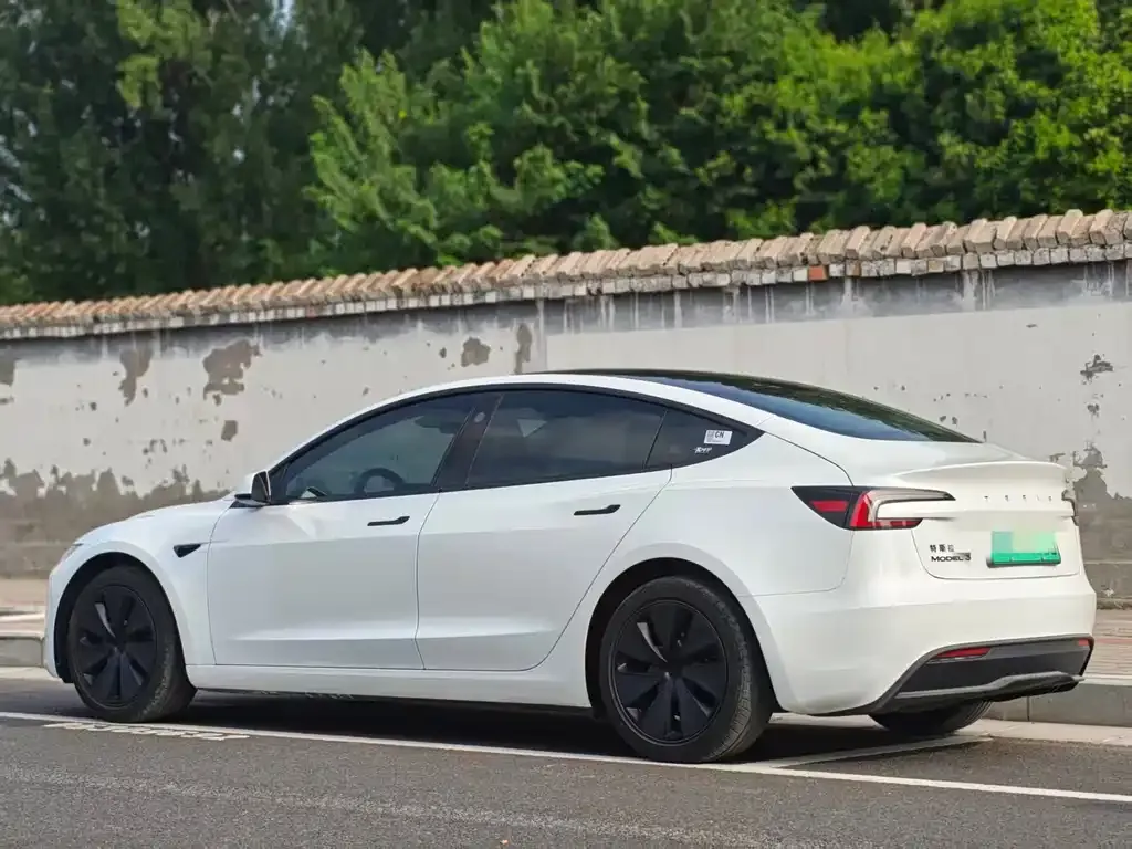 Tesla Model 3 — фото 7