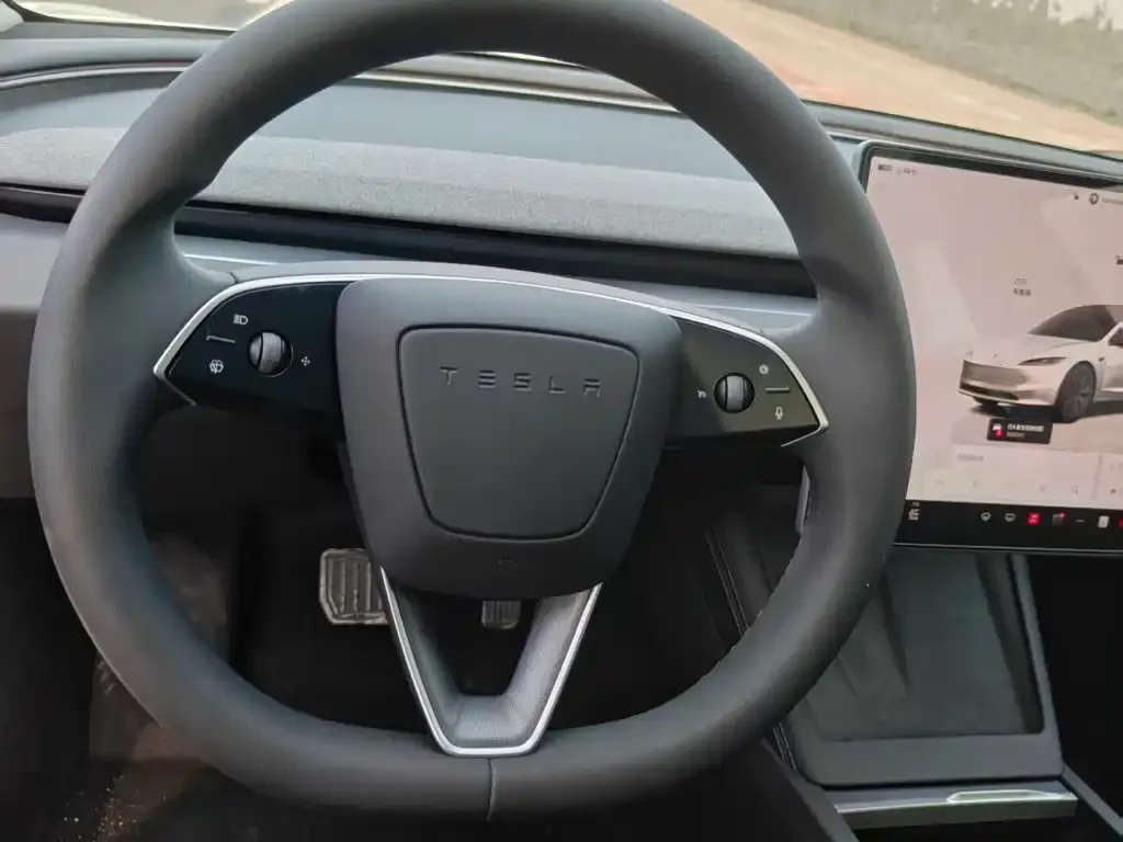 Tesla Model 3 — фото 4