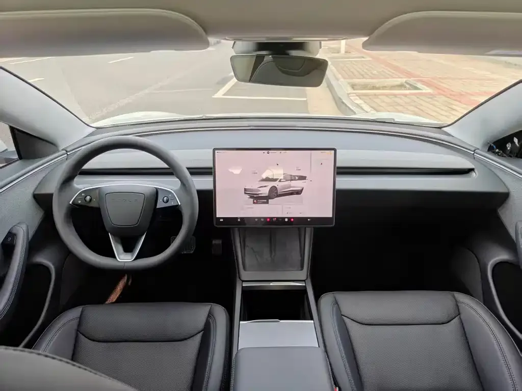 Tesla Model 3 — фото 10