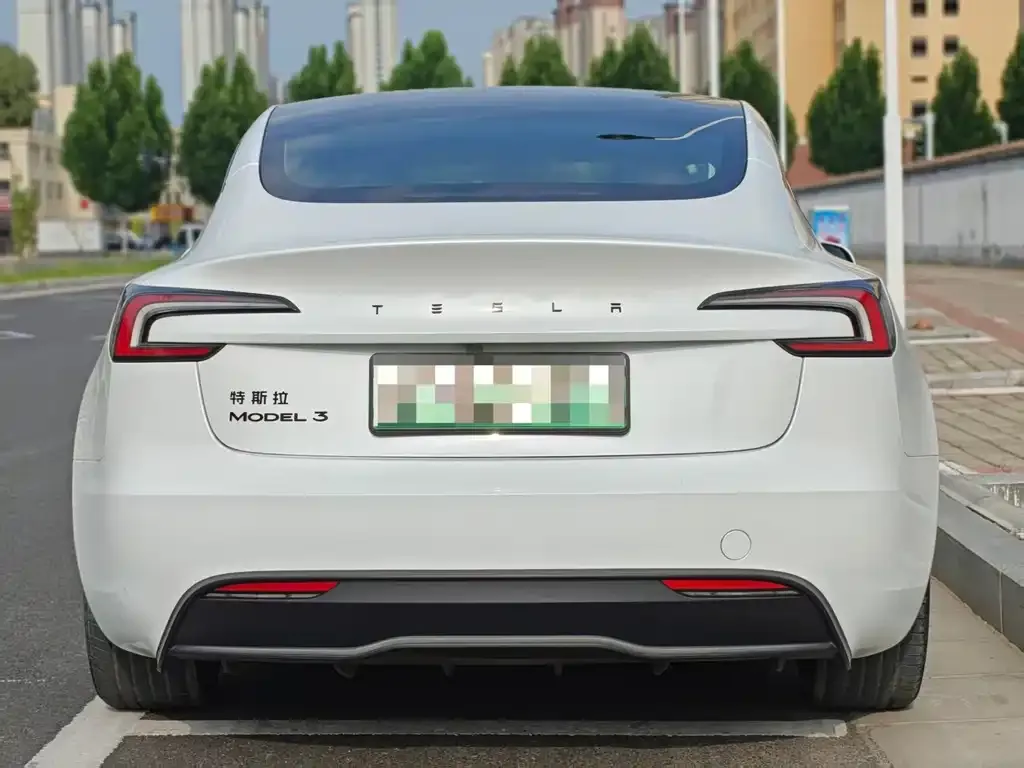 Tesla Model 3 — фото 2
