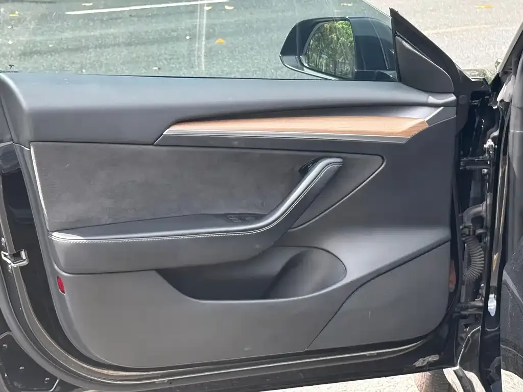Tesla Model 3 — фото 3